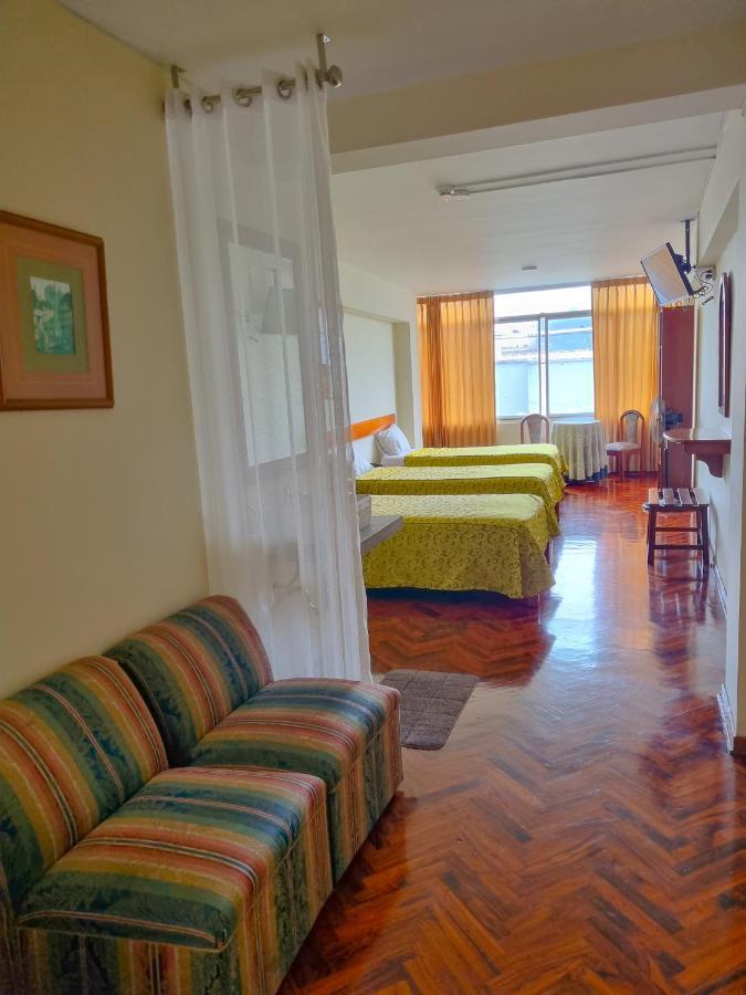 Hostal Solari Trujillo Eksteriør bilde